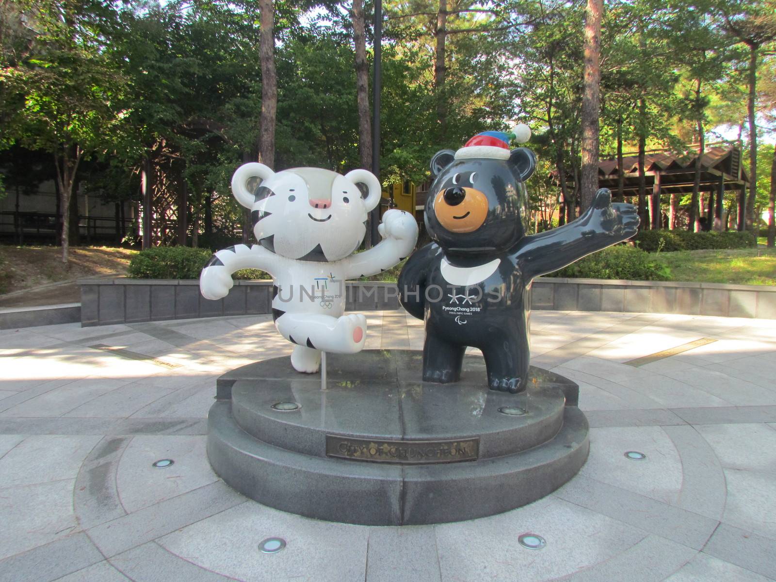 Soohorang and Bandabi, the mascots of the PyeongChang 2018 Olympic games by Photochowk