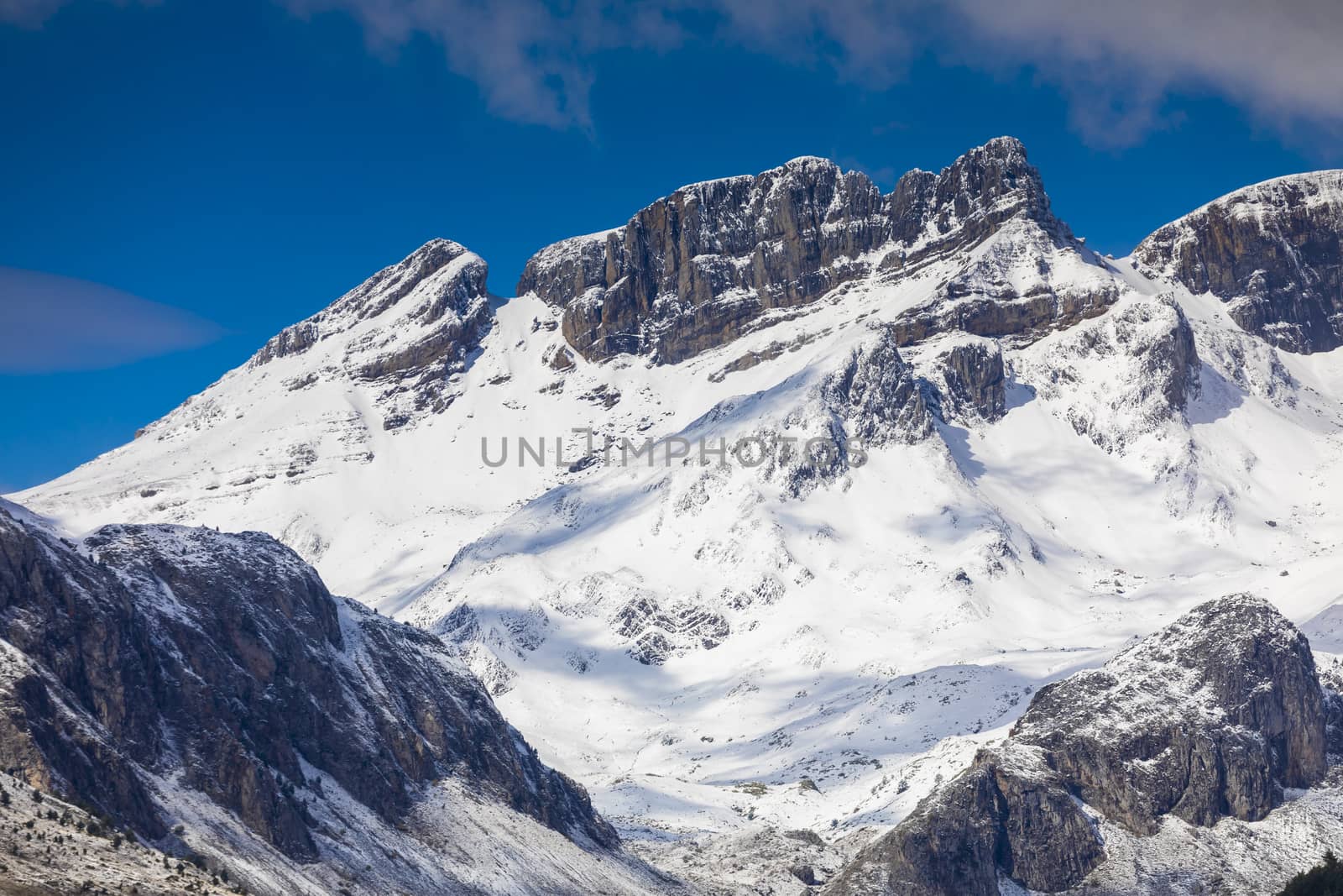 Snowy mountains landscape in the Aragonese Pyrenees by alvarobueno