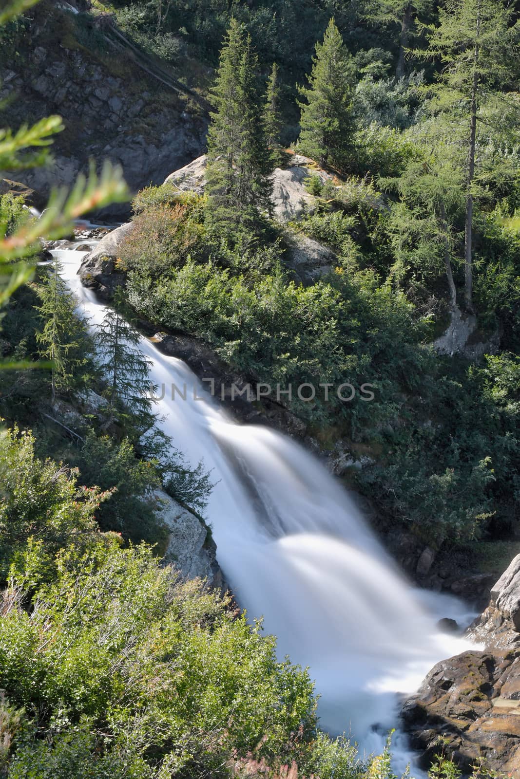 The Rutor waterfall, in Valle d'Aosta, descends impetuously among the rocks