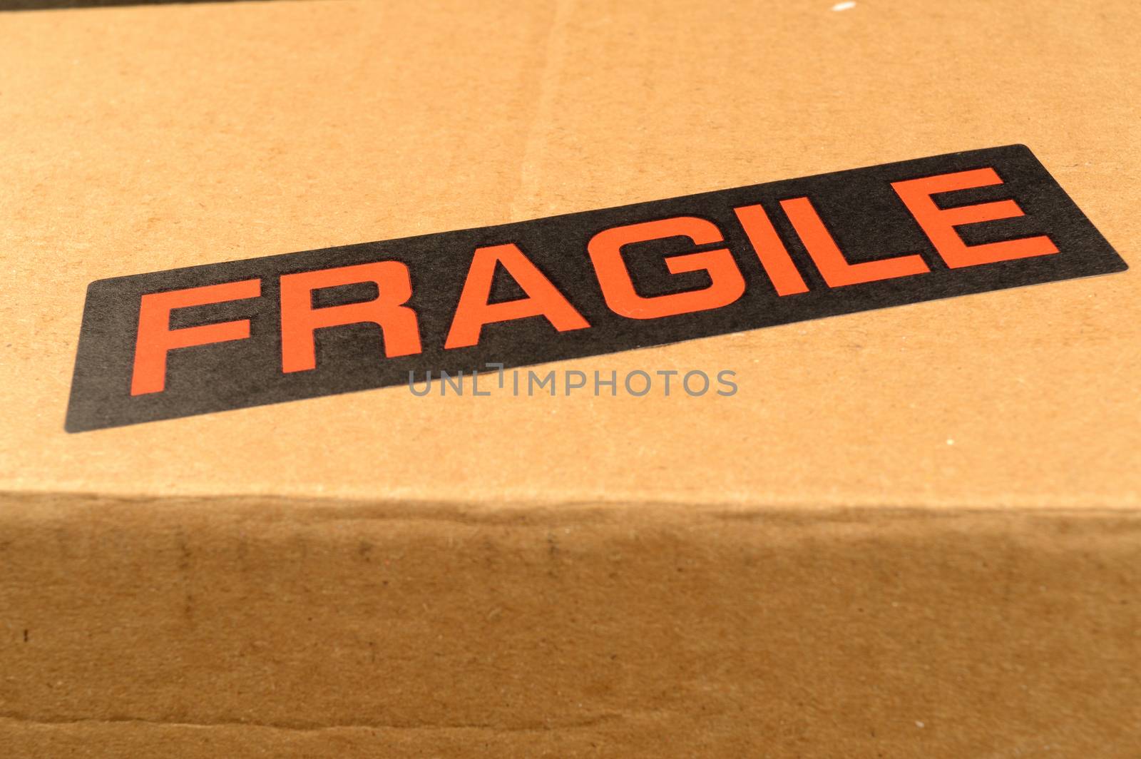 A closeup view of a fragile shipping label on a box exterior.