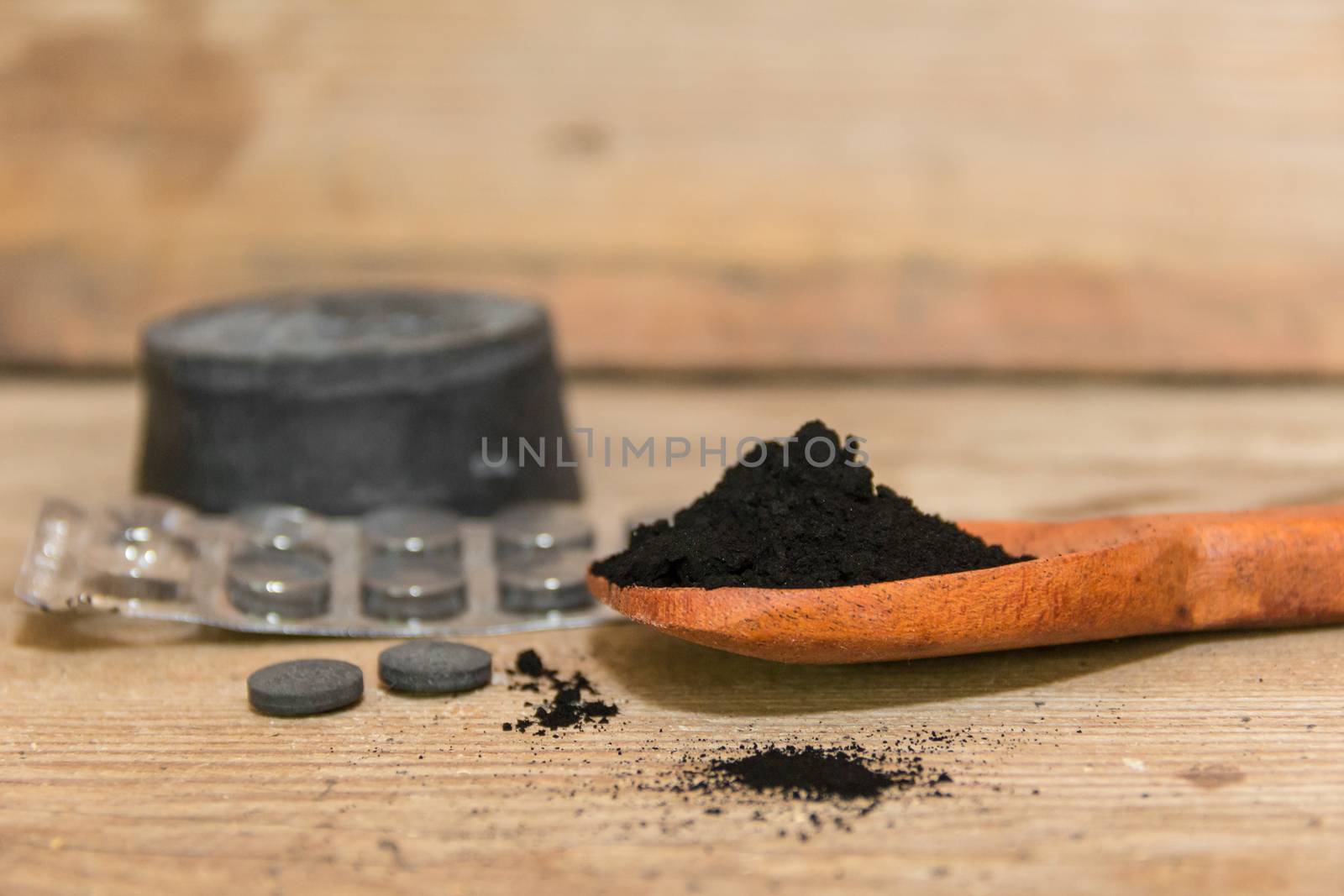 uses of activated carbon in cosmetics and medicine