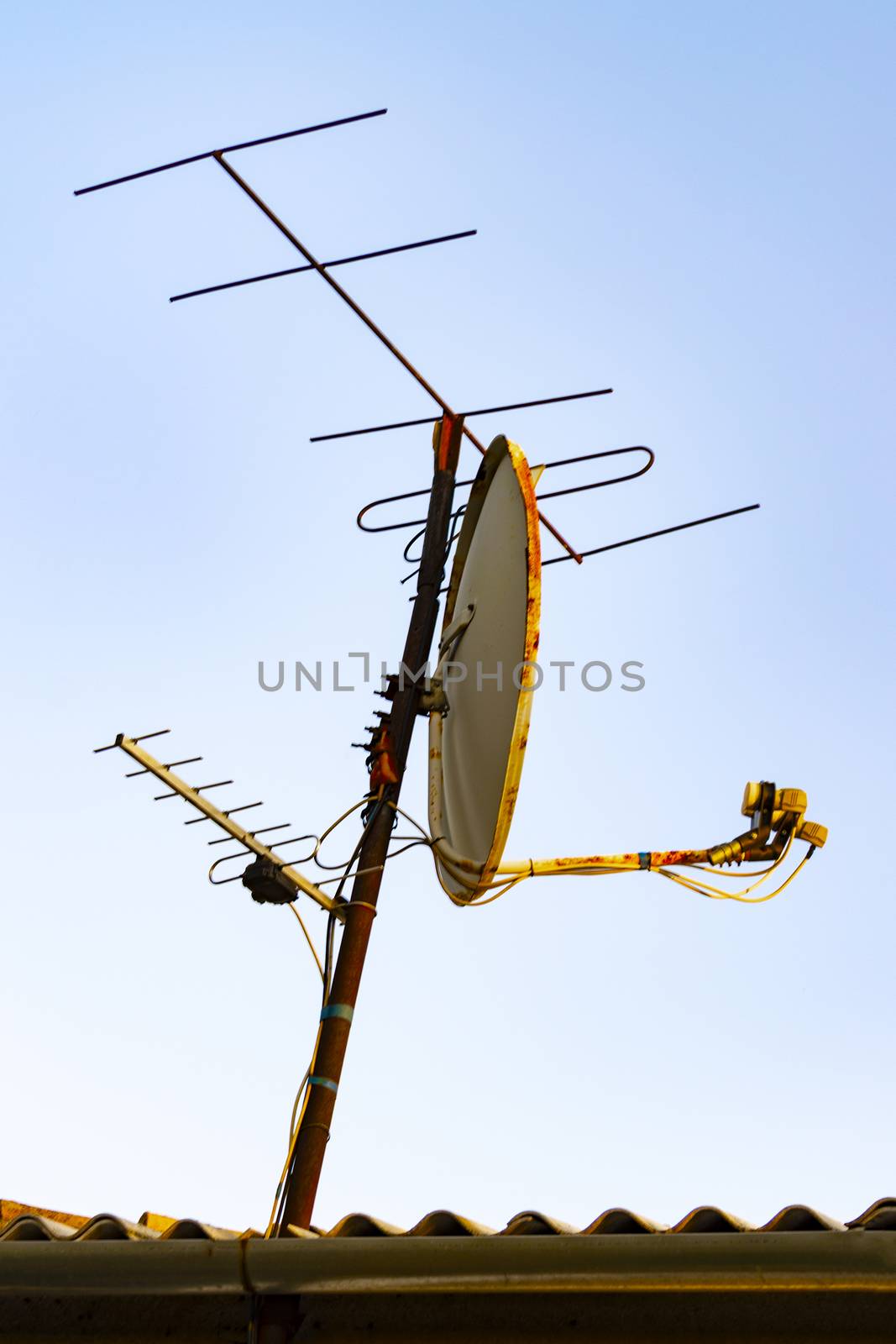 Different antennas on the roof of the house.