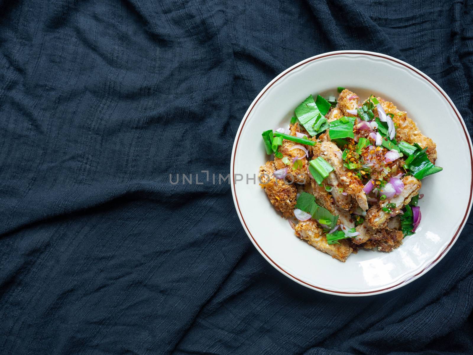 Thai food Spicy Chicken Salad is a favorite of locals in Thailand. You can find it in the street food stalls. Using fried chicken as a staple