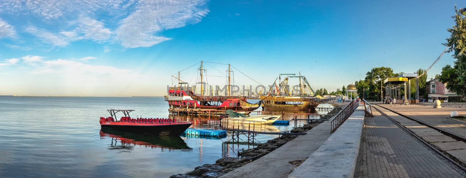 Berdyansk embankment in the early morning by Multipedia