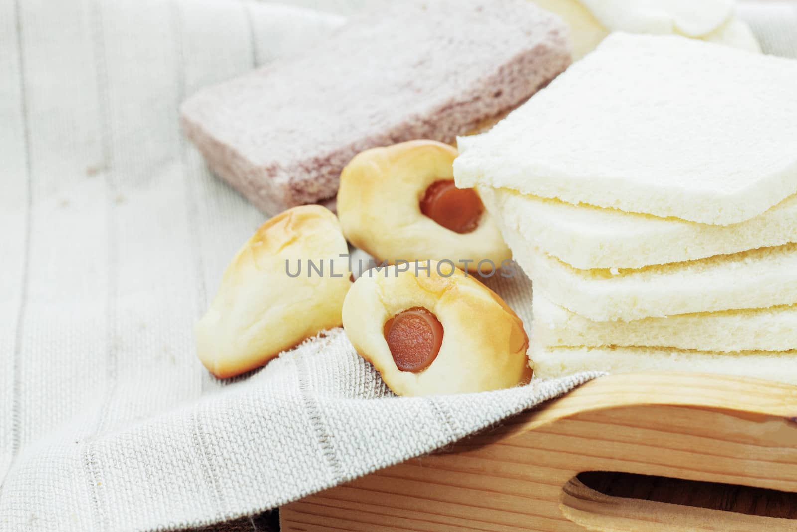 breads on tablecloth. by start08