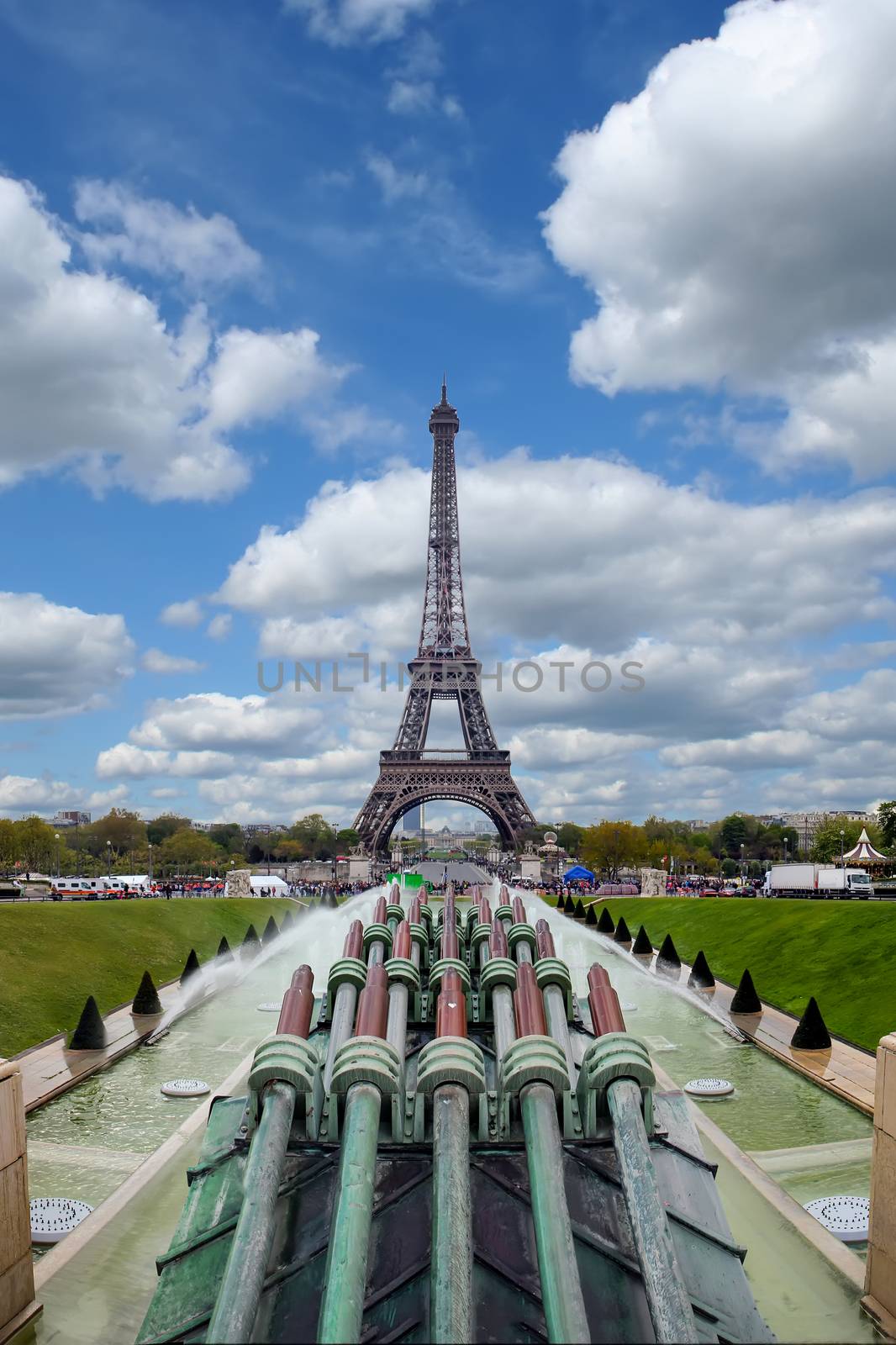 The Eiffel Tower in Paris from the side of Trocadero Fountain by 977_ReX_977