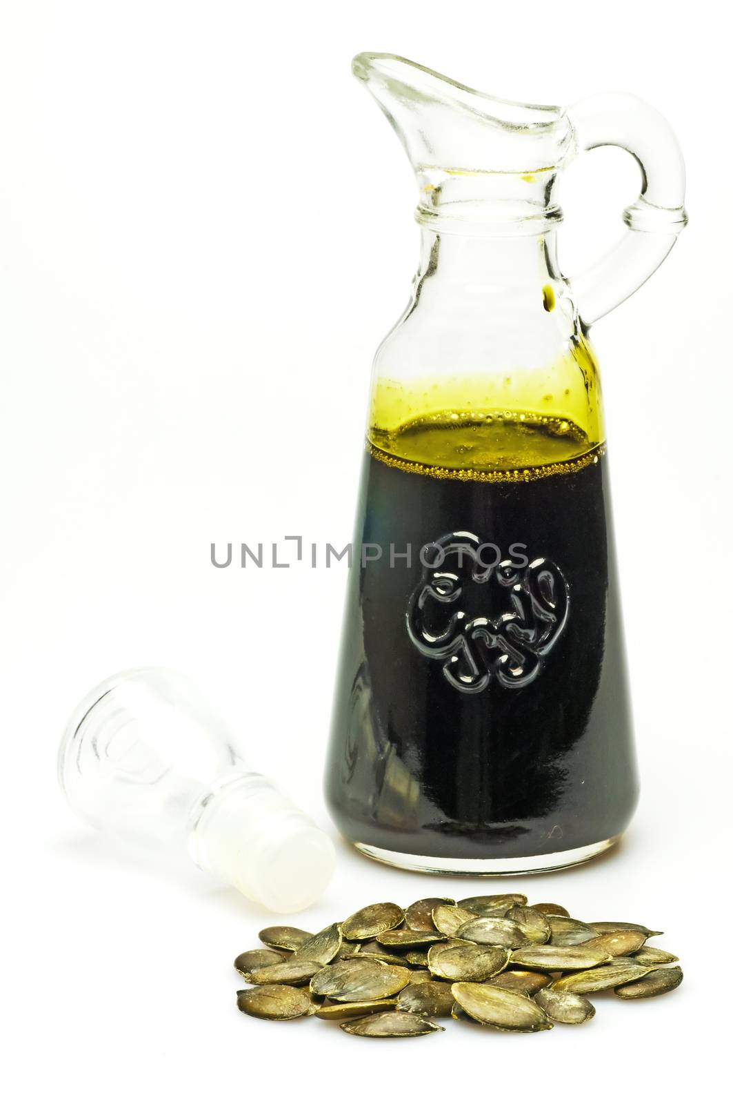 pumpkin seed oil with seeds by Jochen