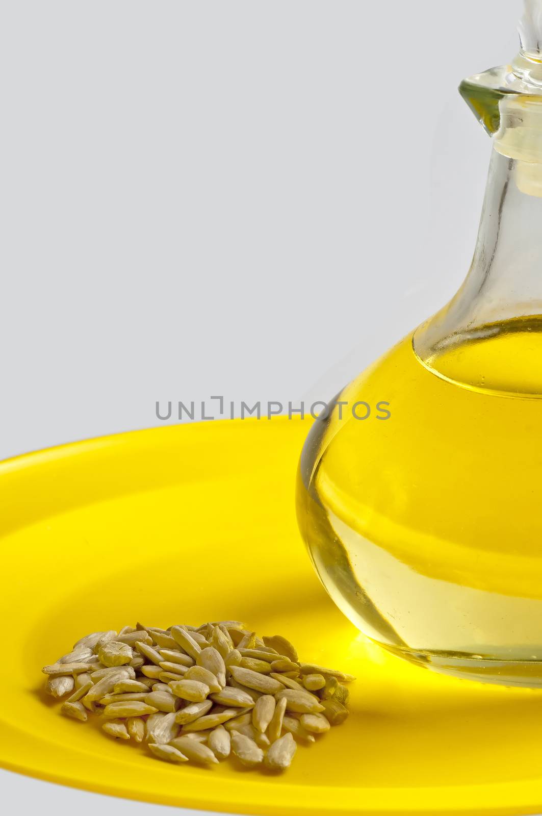 sunflower oil and sunflower seeds by Jochen