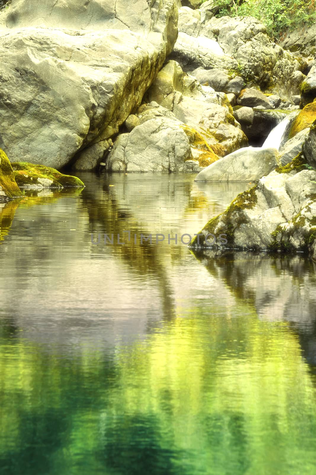 Small lake formed by the waters of the stream