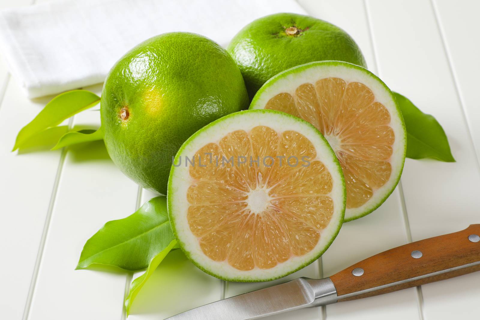 Sweetie fruits (green grapefruits, pomelits) - two whole fruits and slices