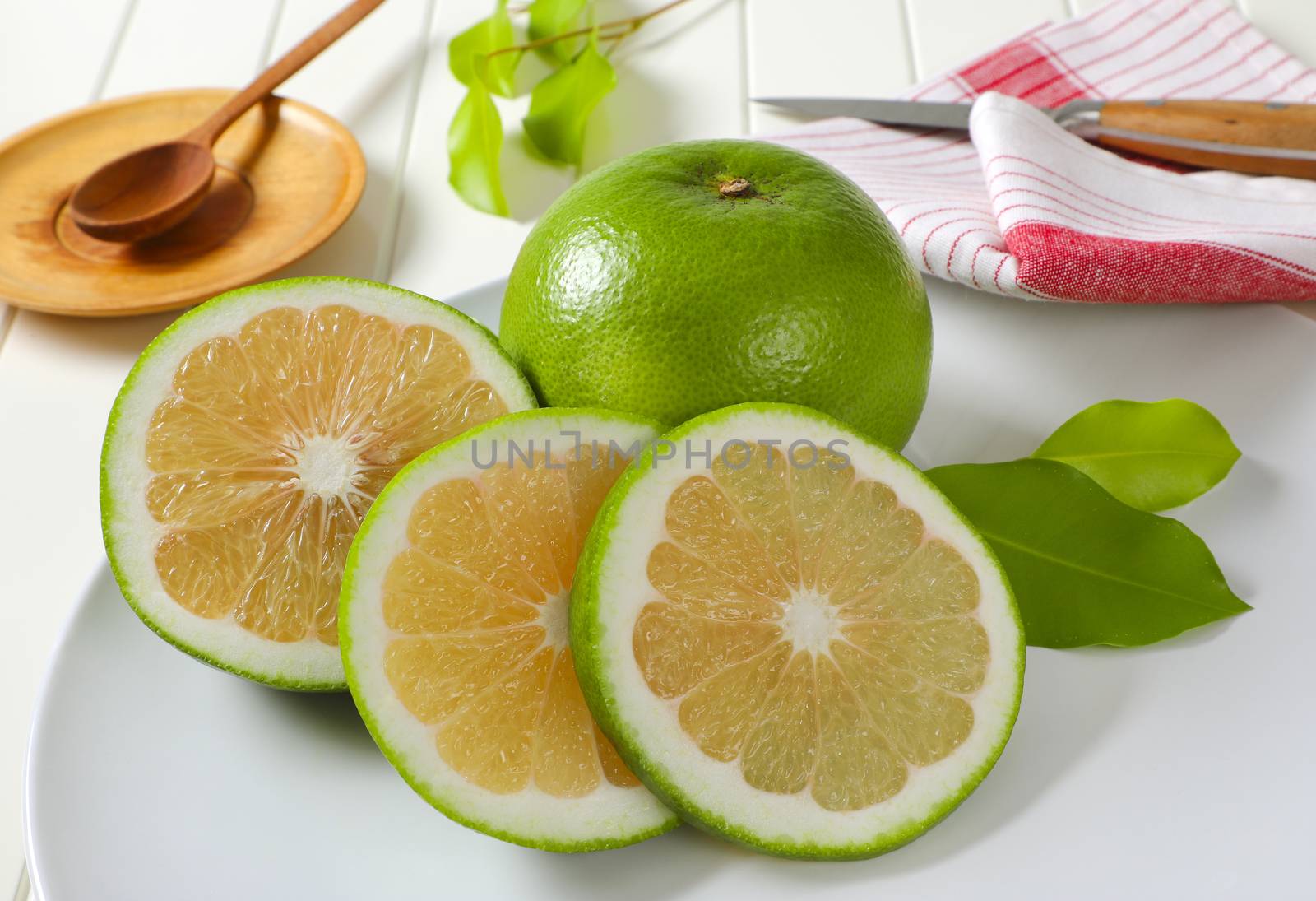 Sweetie fruit (green grapefruit, pomelit) by Digifoodstock