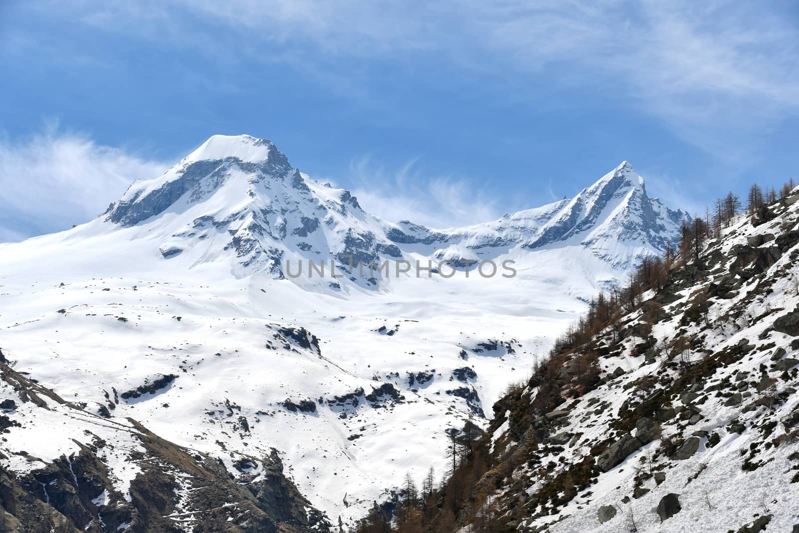 Overview of the Gran Paradiso massif, seen from the Valsavaranche