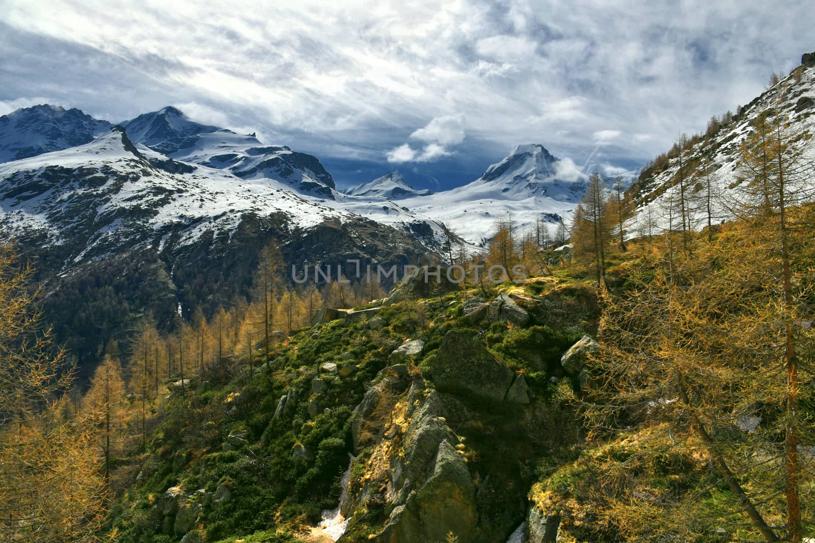 Overview of the Gran Paradiso massif, seen from the Valsavaranche