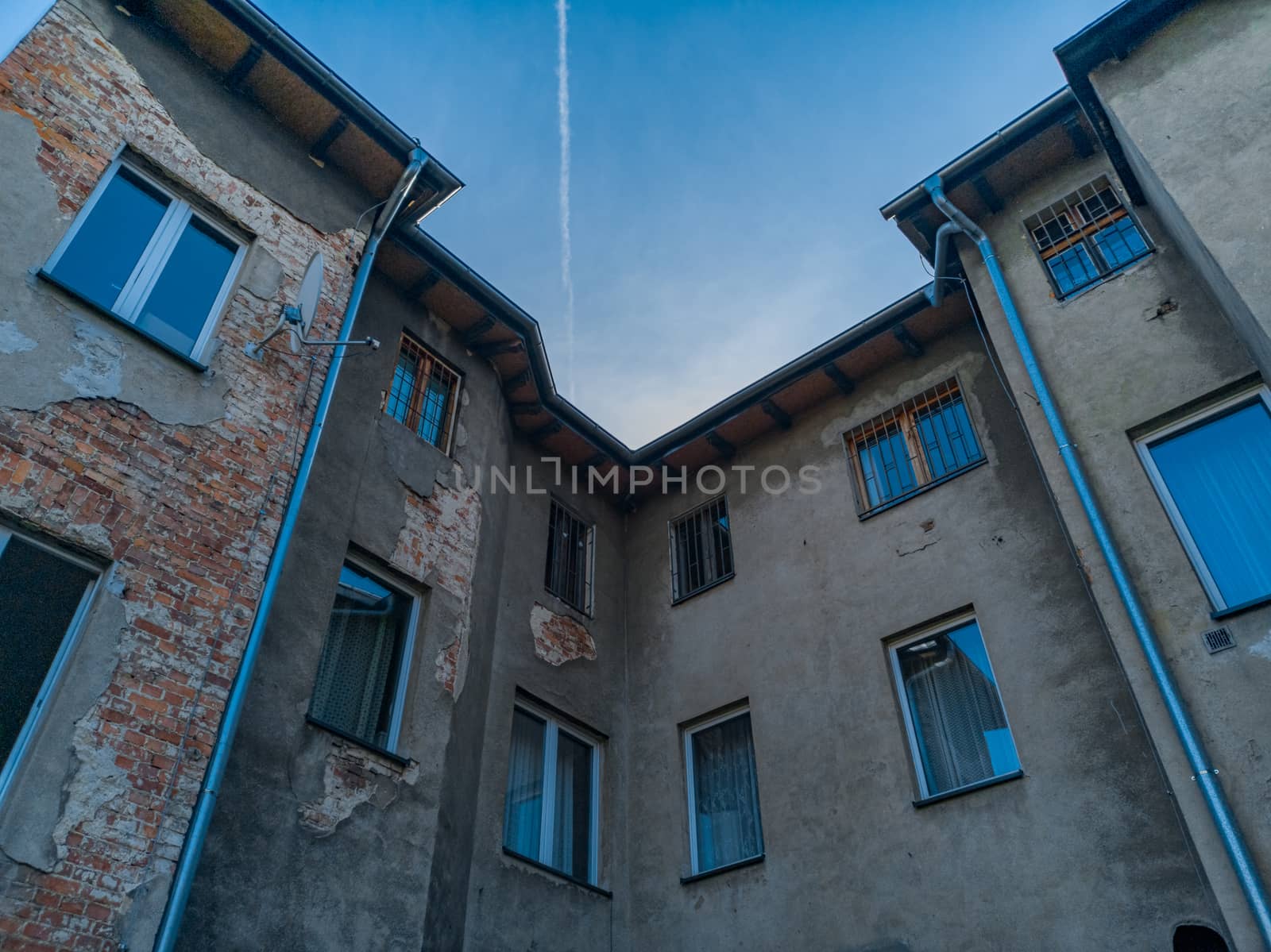 Upward view to corner of old tenement house by Wierzchu