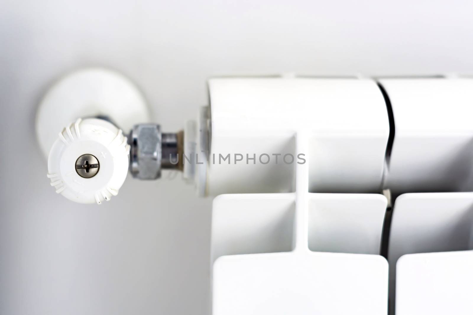 close-up view of the white knob that adjusts the temperature of the radiator by rarrarorro