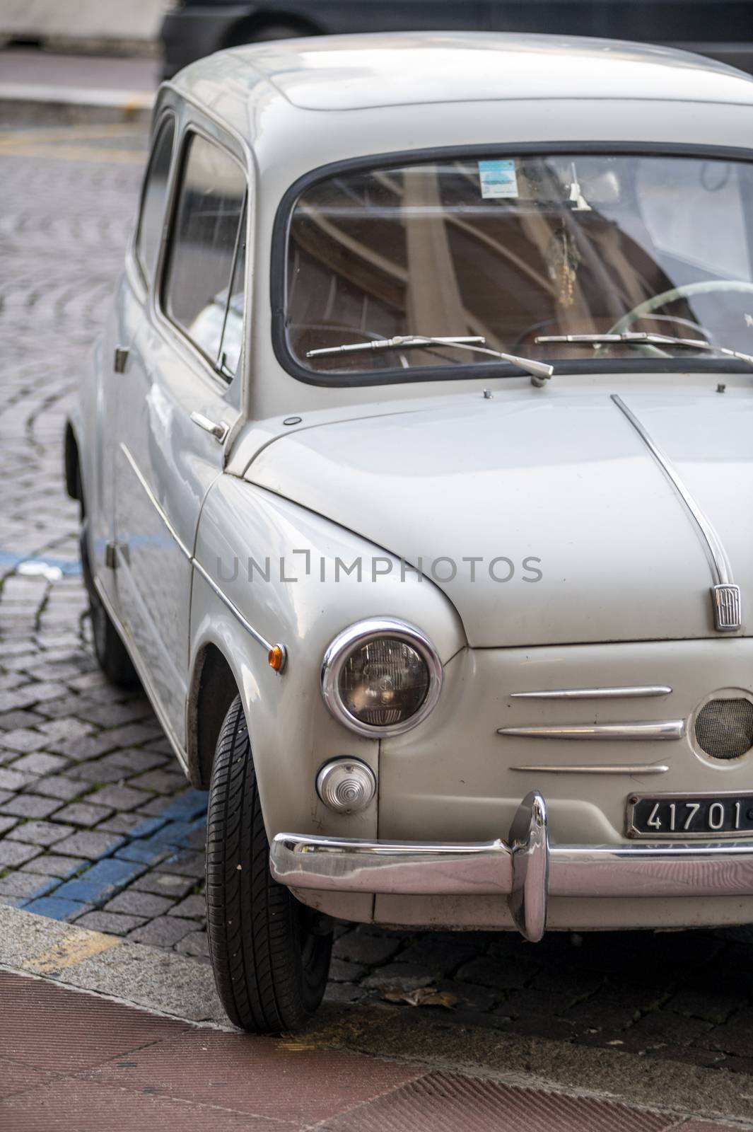 detail of the vintage fiat 600 by carfedeph