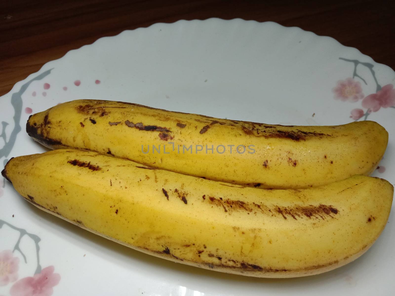 tasty and healthy banana bounce on plate
