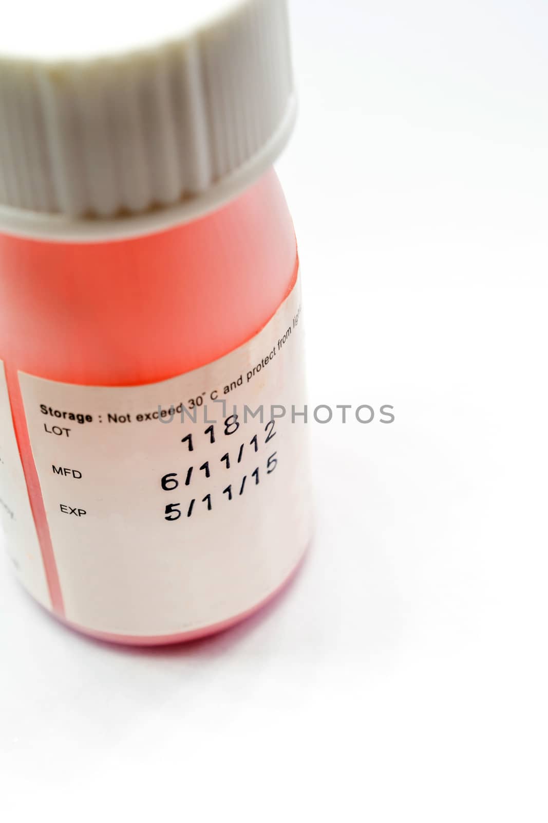 Expiry date printed at the side label of plastic medicine bottle