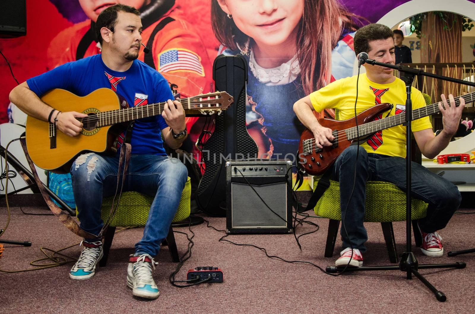 Duo band of guitarists who sing songs for children, musical concept