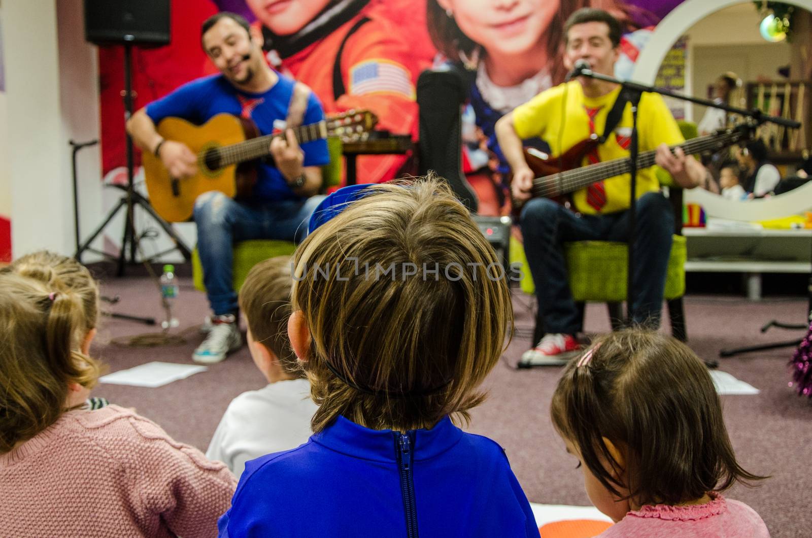 Musical Band for children Troly and El Lobito, the guys singing to childrem