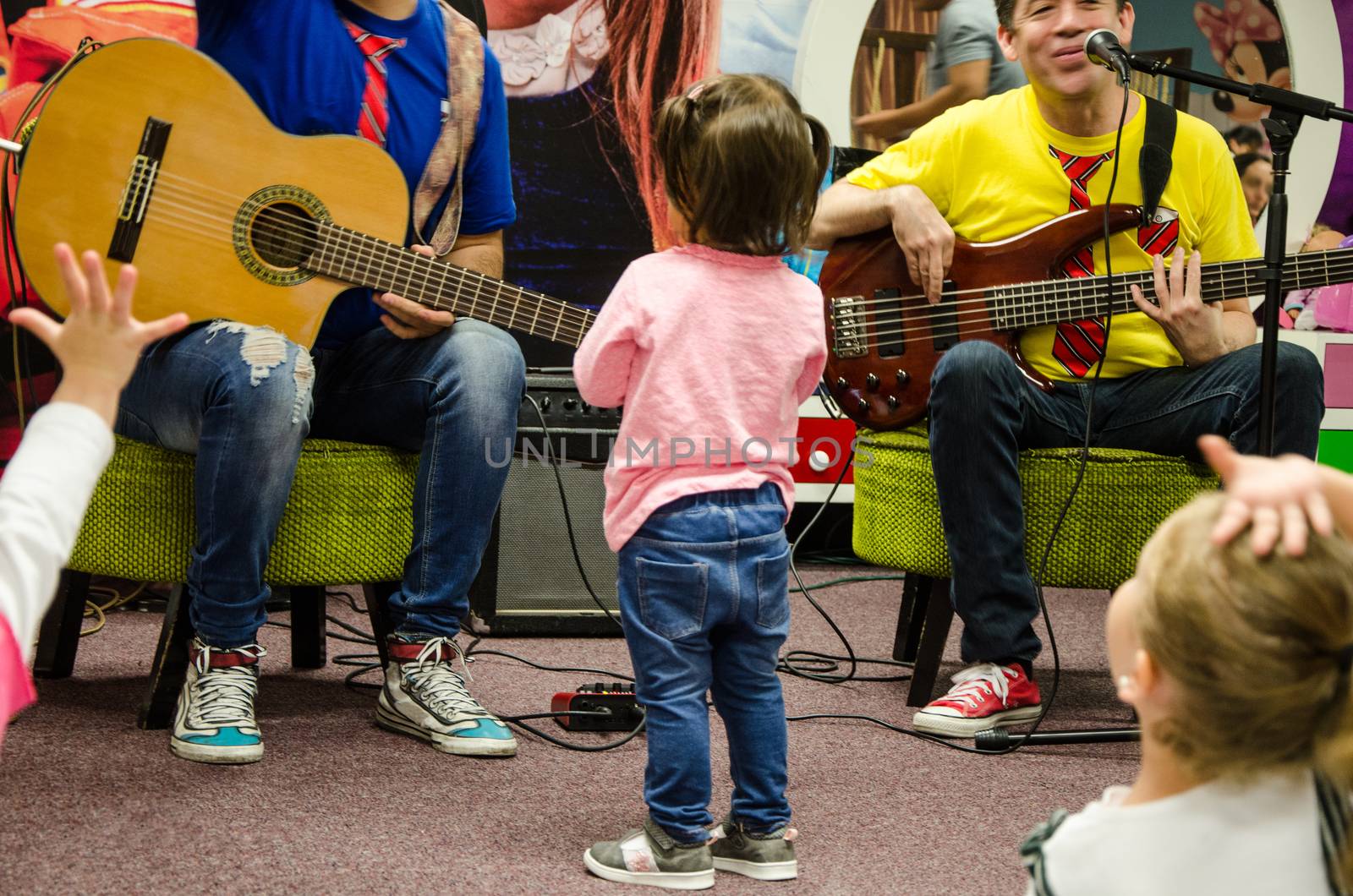 Musical Band for children Troly and El Lobito, the guys singing to childrem