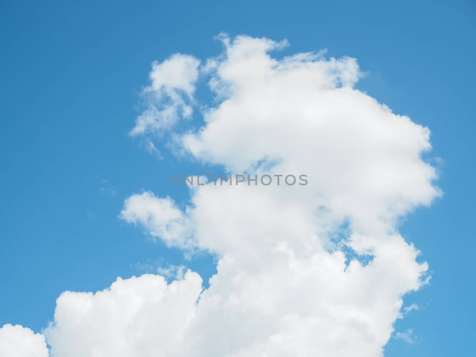 Blue sky and white clouds photos by Unimages2527