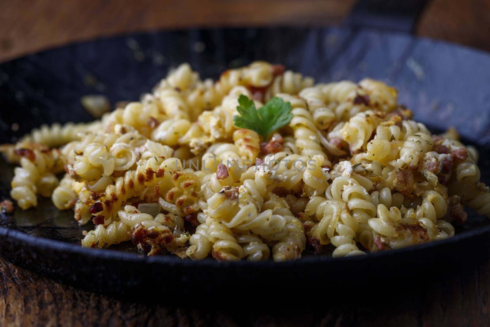 spirelli pasta in an iron pan