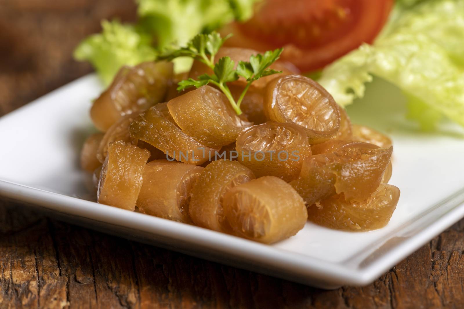 closeup of a cochayuyo salad with tomato by bernjuer