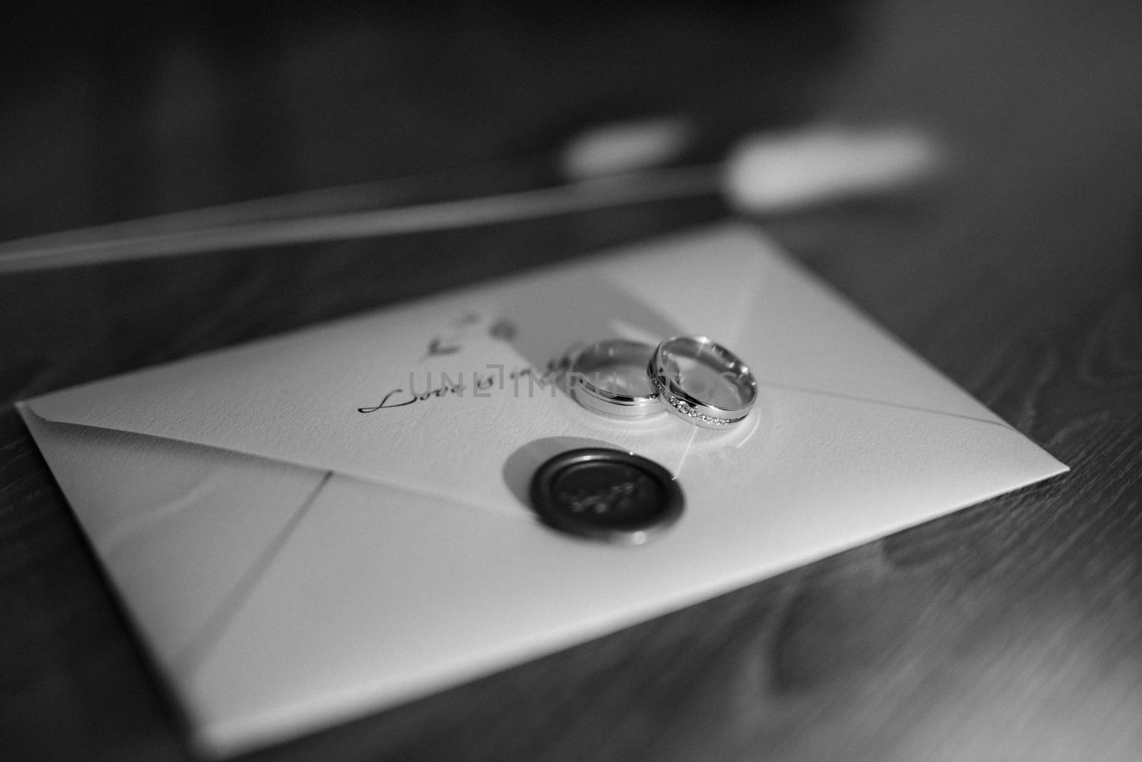wedding rings with a wedding decoration