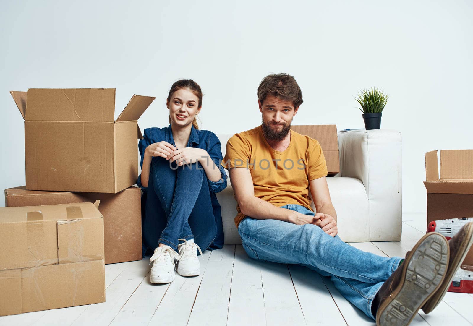 A man and a woman with boxes are moving. Well, an apartment is being renovated by a family. High quality photo