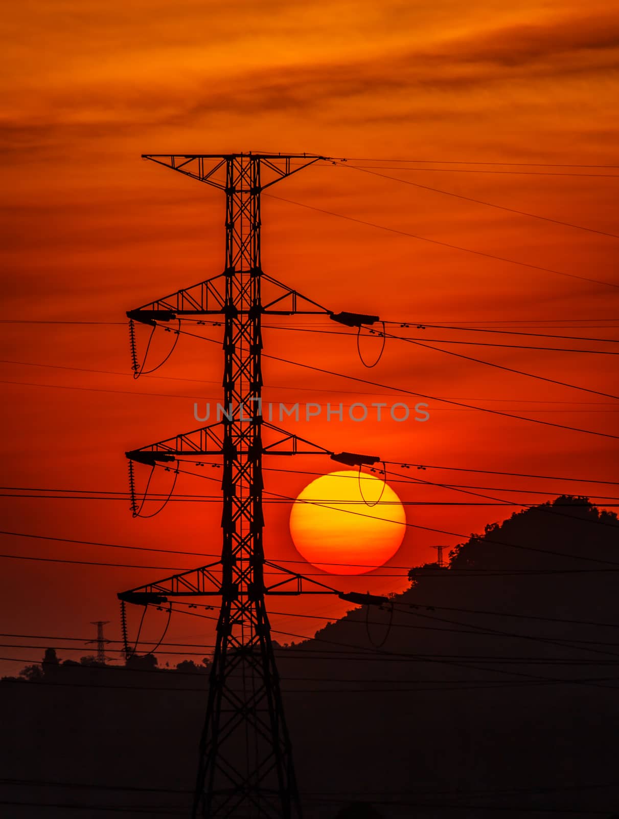 Power transmission line with the sun in the evening.