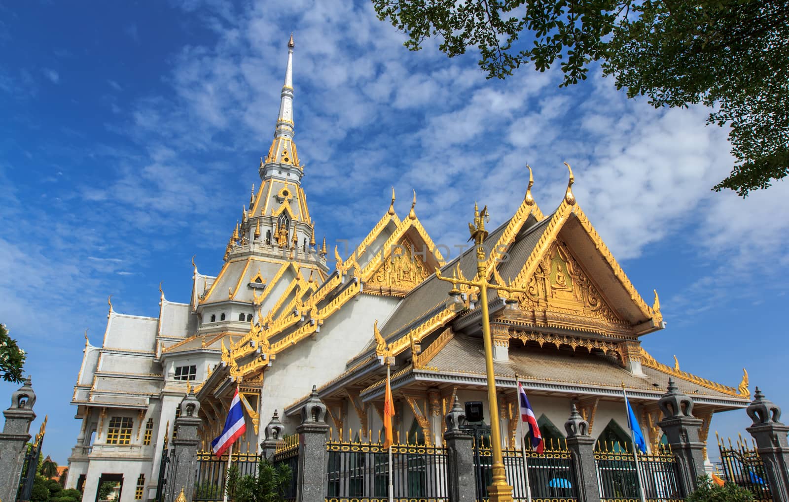 Buddhist temple in Chachoengsao province, Thailand  by Praphan