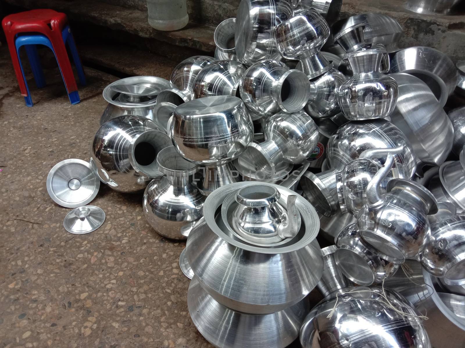 silver crockery stock on shop for sell