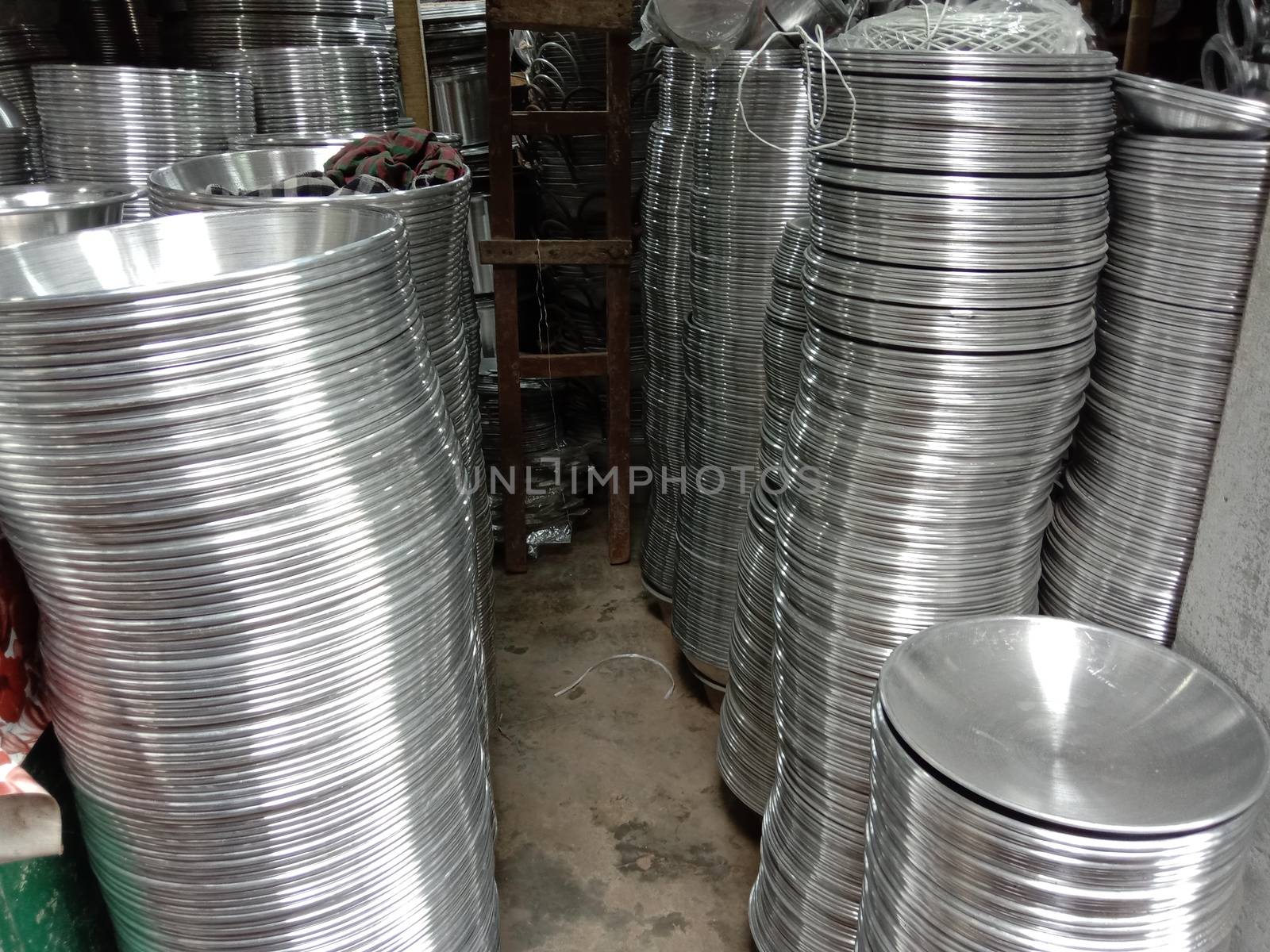 silver crockery stock on shop for sell