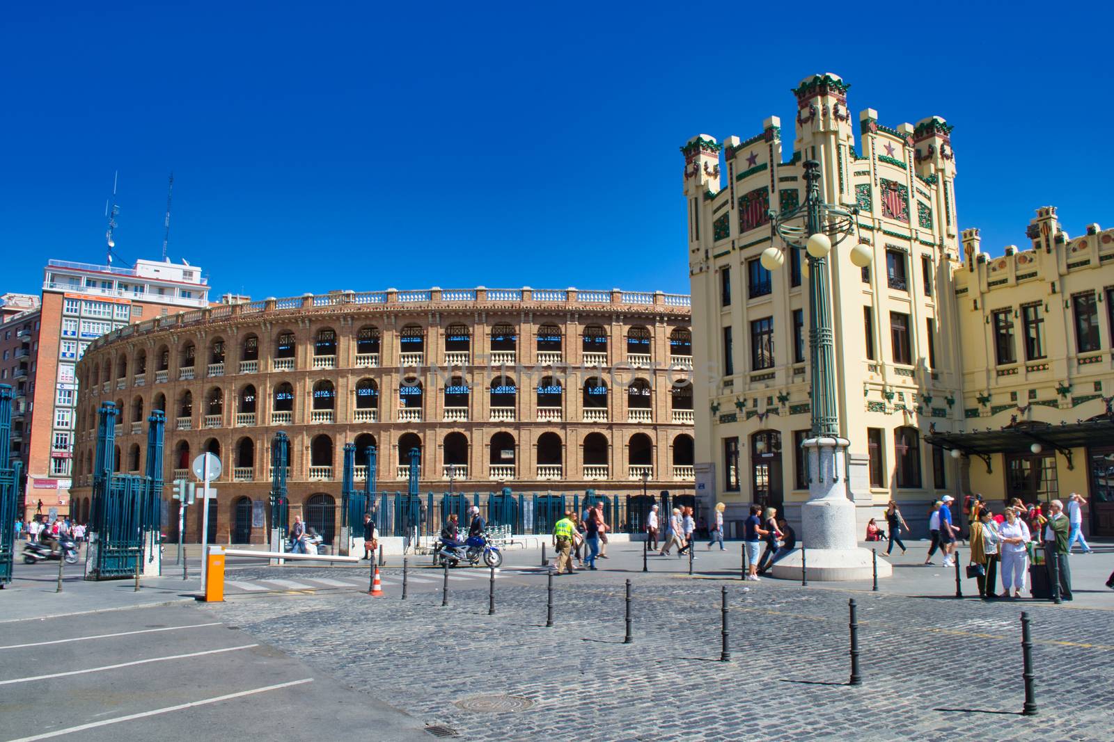 Estacio del Nord, railway station of Valencia blending in with Plaza de Toros bullring by kb79