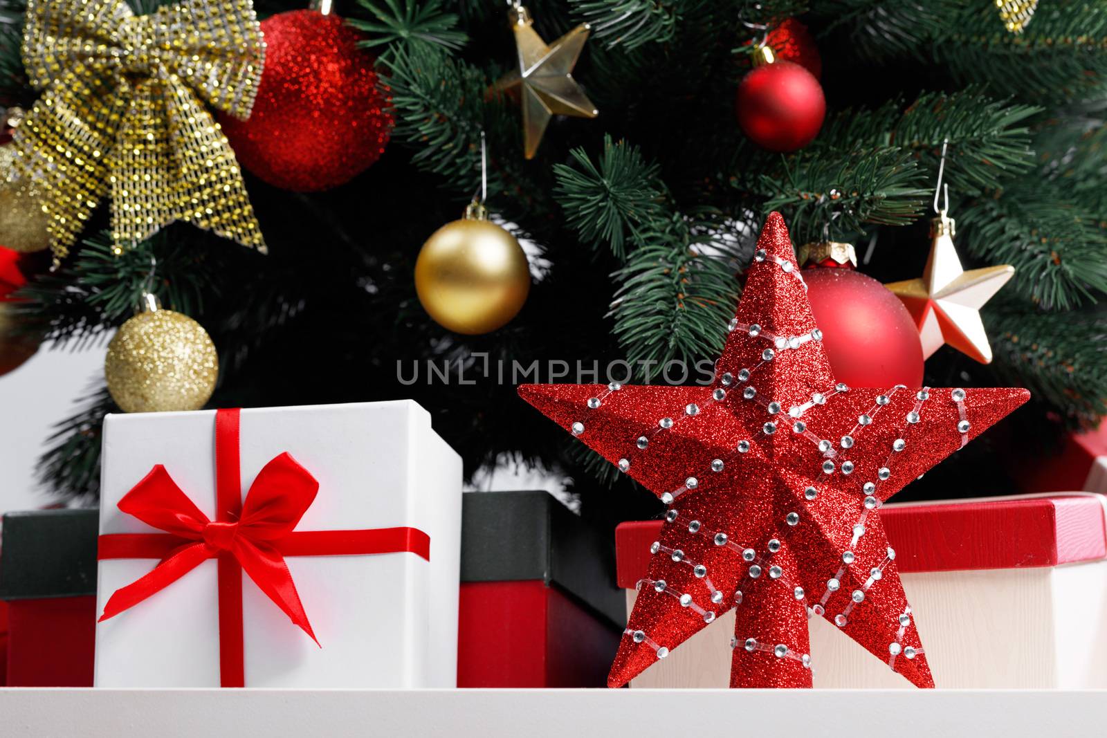 Decorated christmas tree with gifts close up