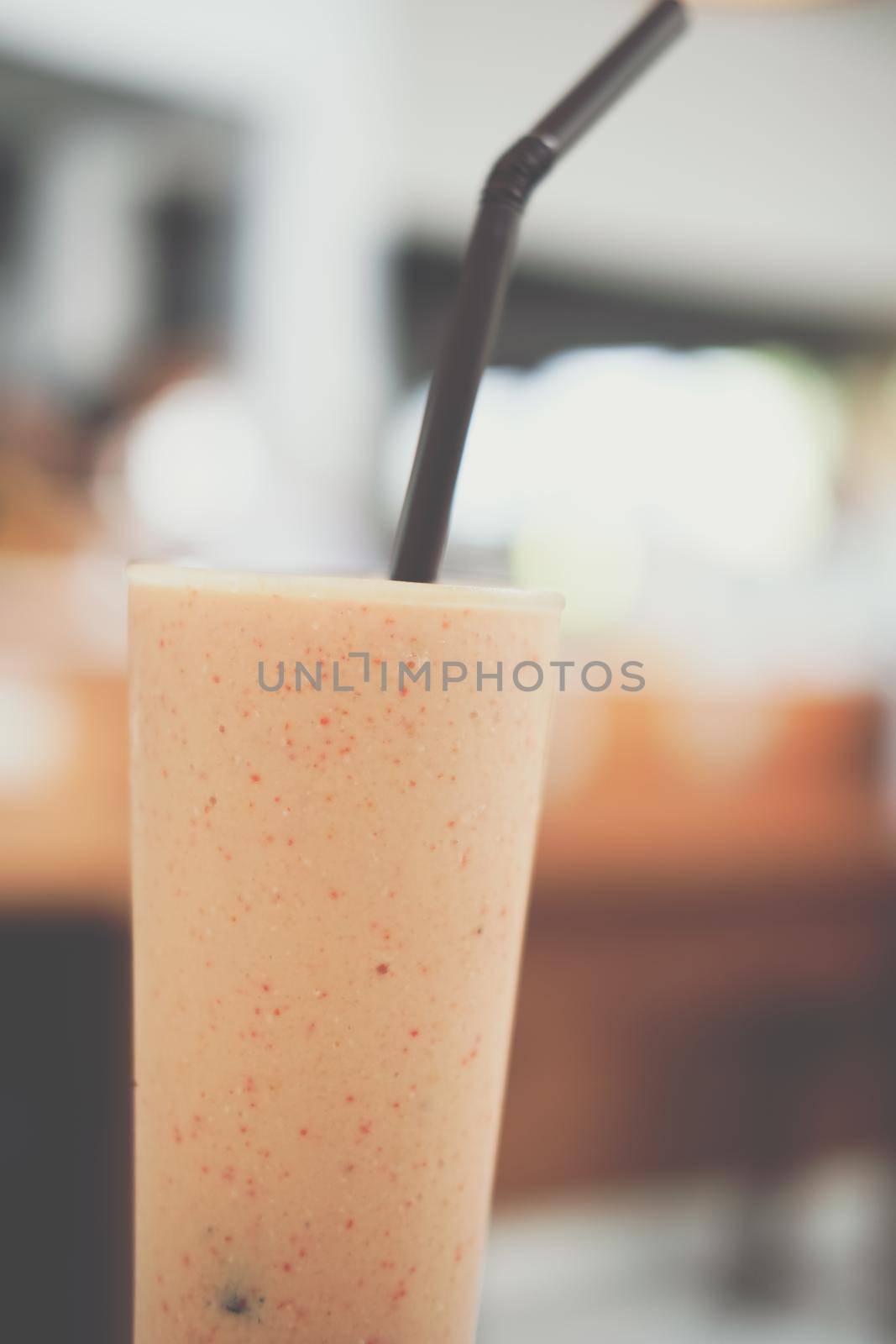 mango banana goji berry oats honey yogurt smoothie