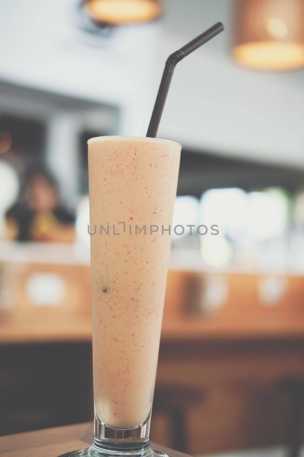 mango banana goji berry oats honey yogurt smoothie