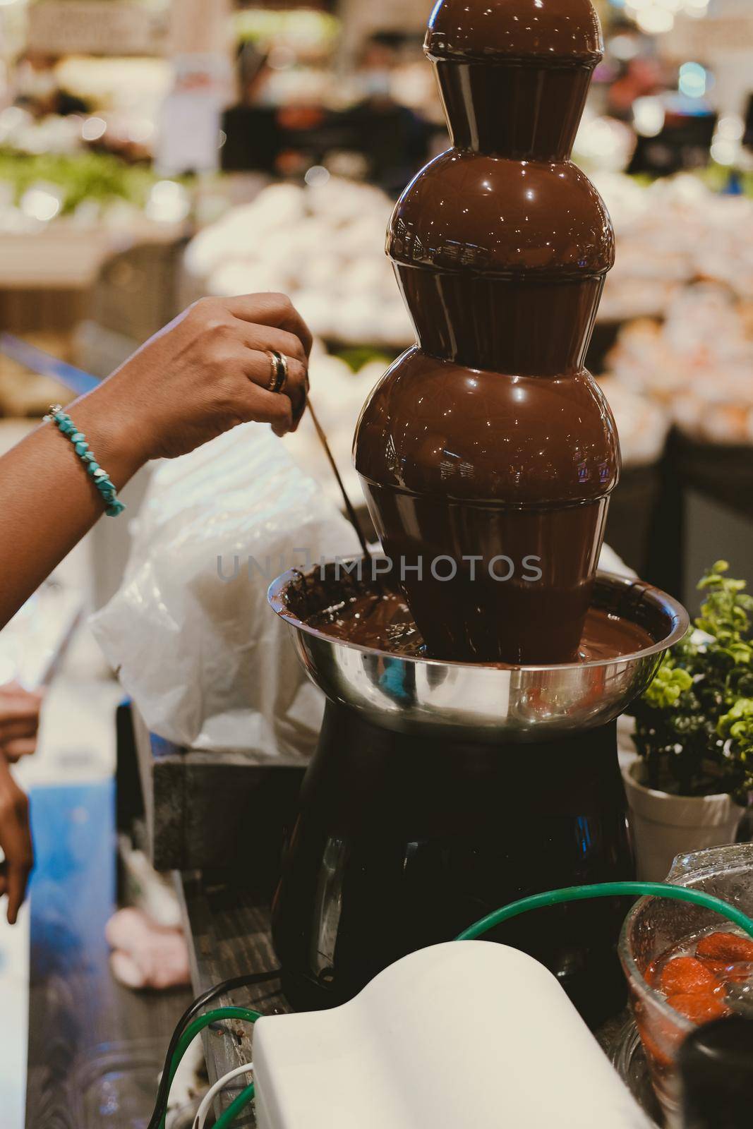 chocolate fondue fountain dripping sauce