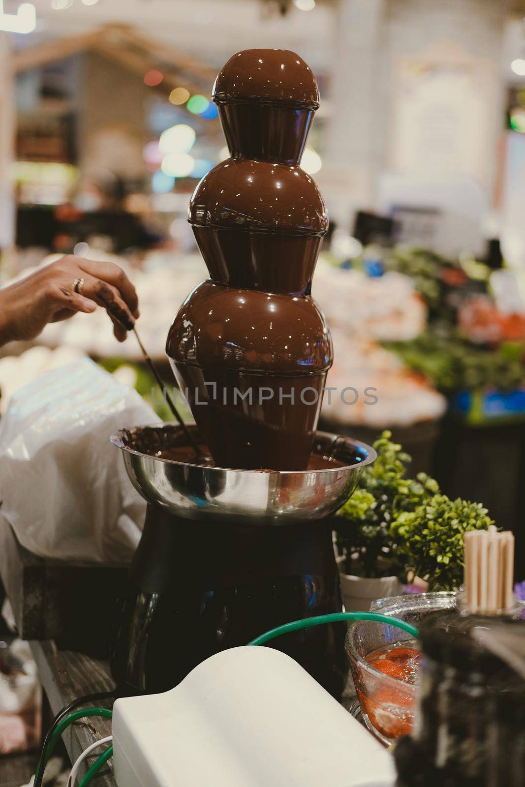 chocolate fondue fountain dripping sauce