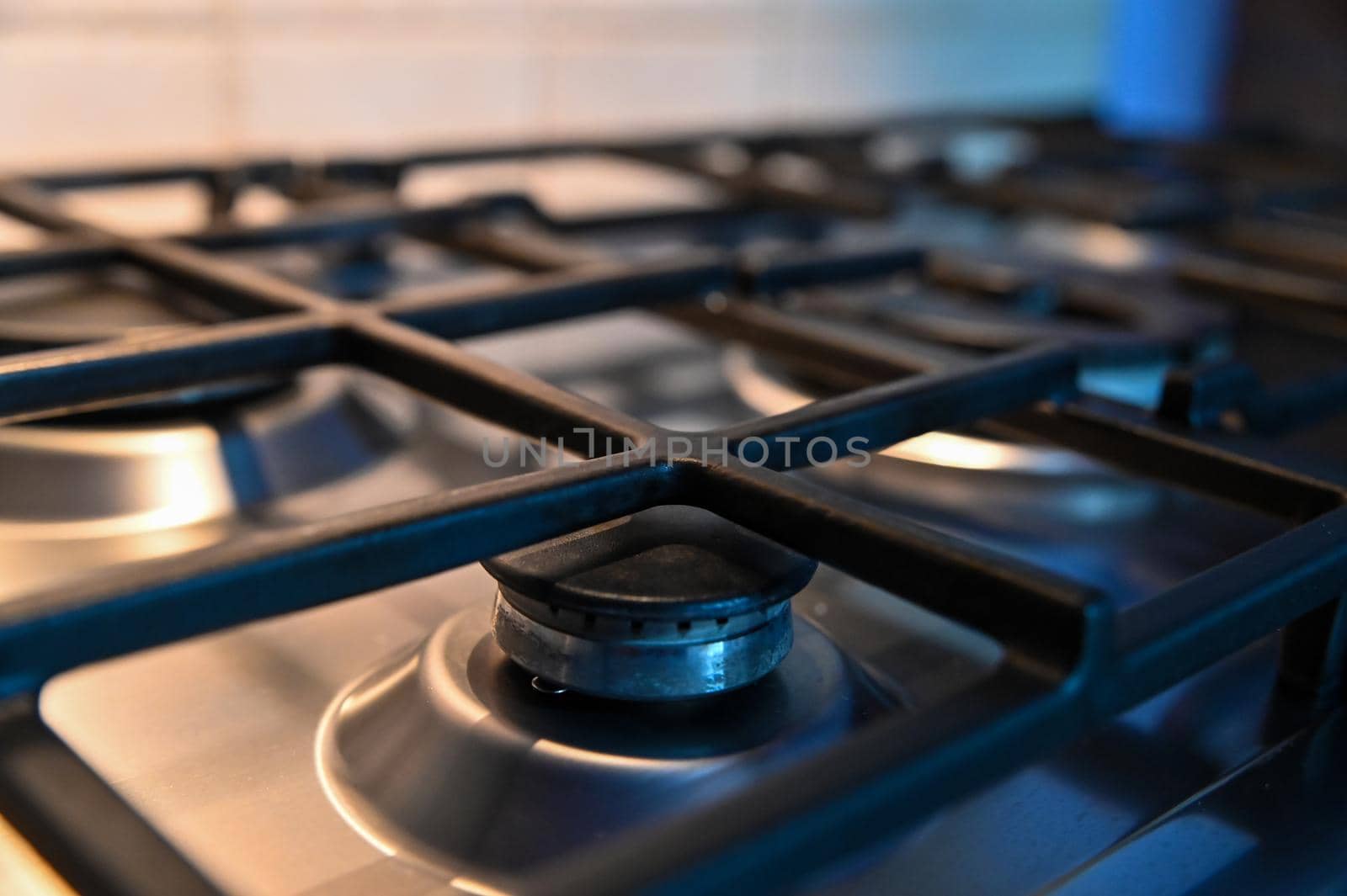 kitchen stove with grill for placing pots