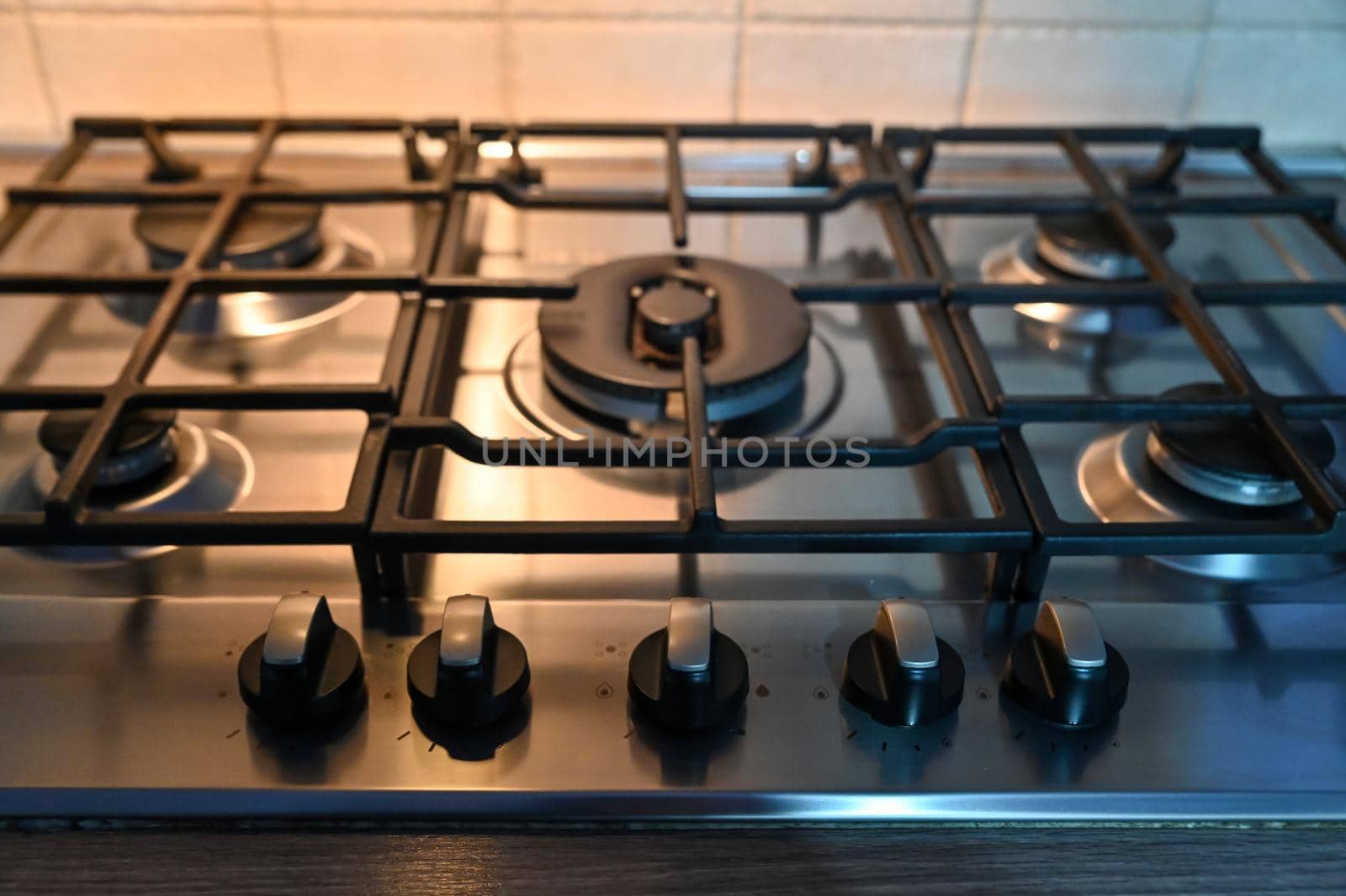 kitchen stove with grill for placing pots
