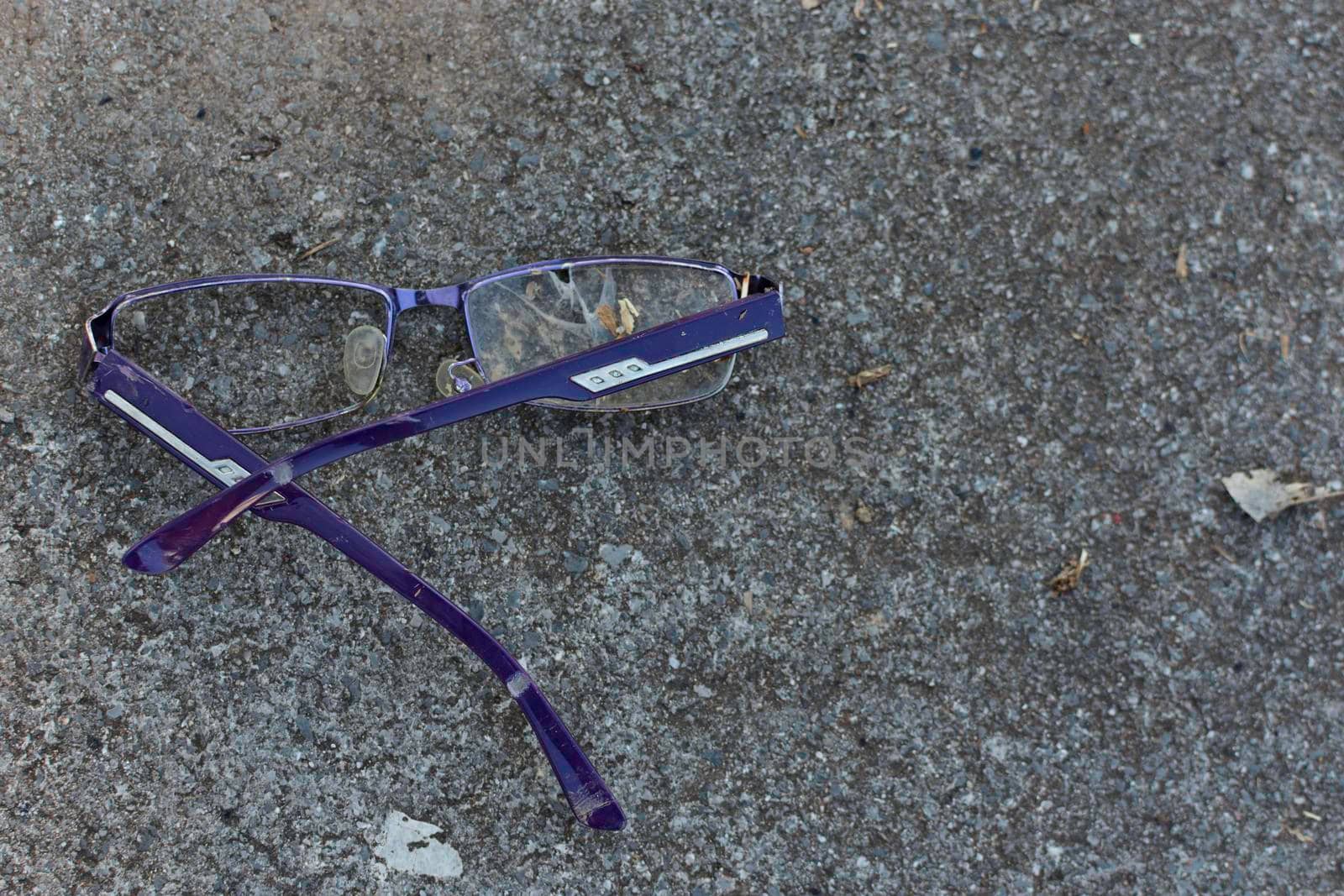 Old broken glasses were left along the footpath.
