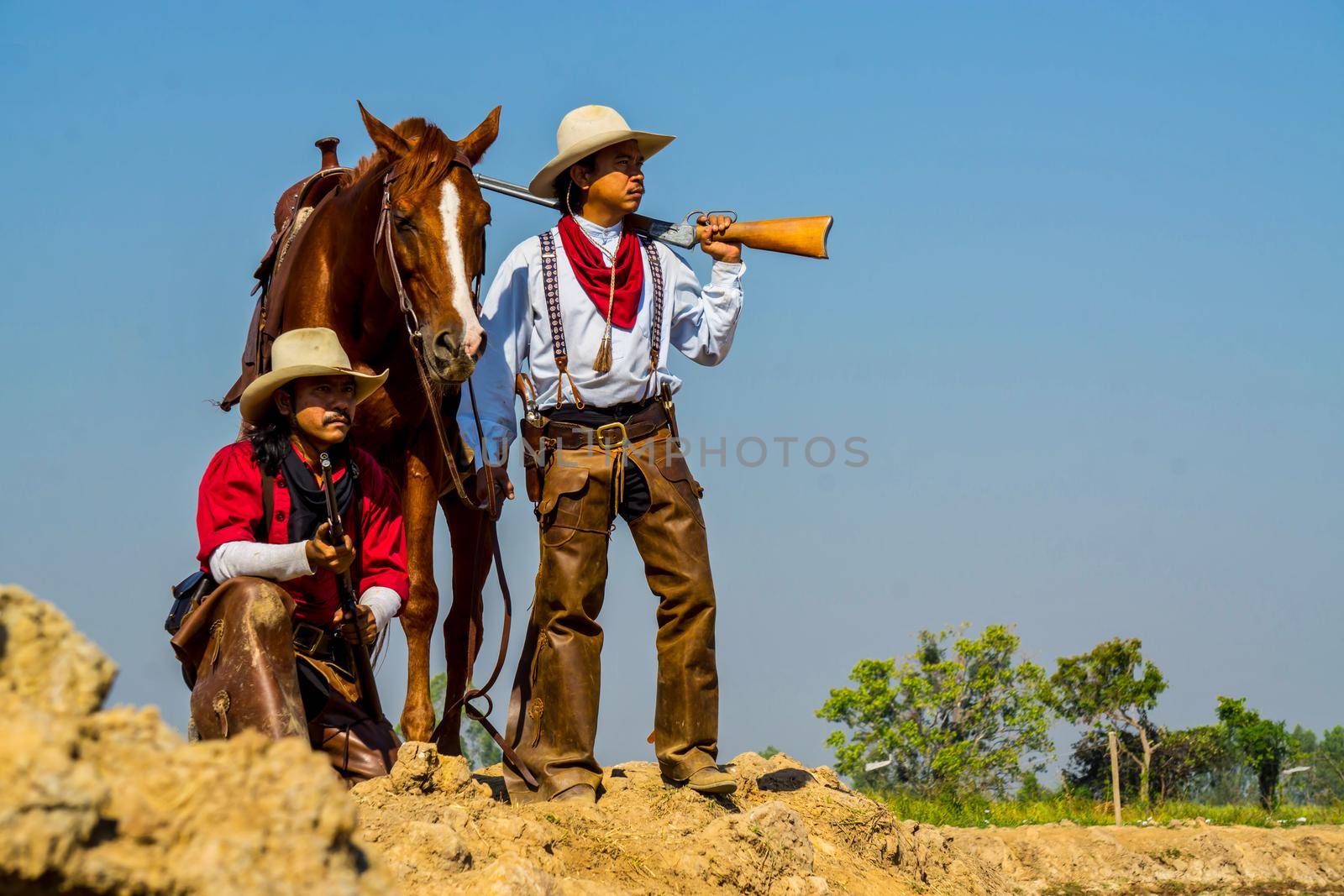 Cowboy Life: Cowboy Caravan with lover horses by chuanchai