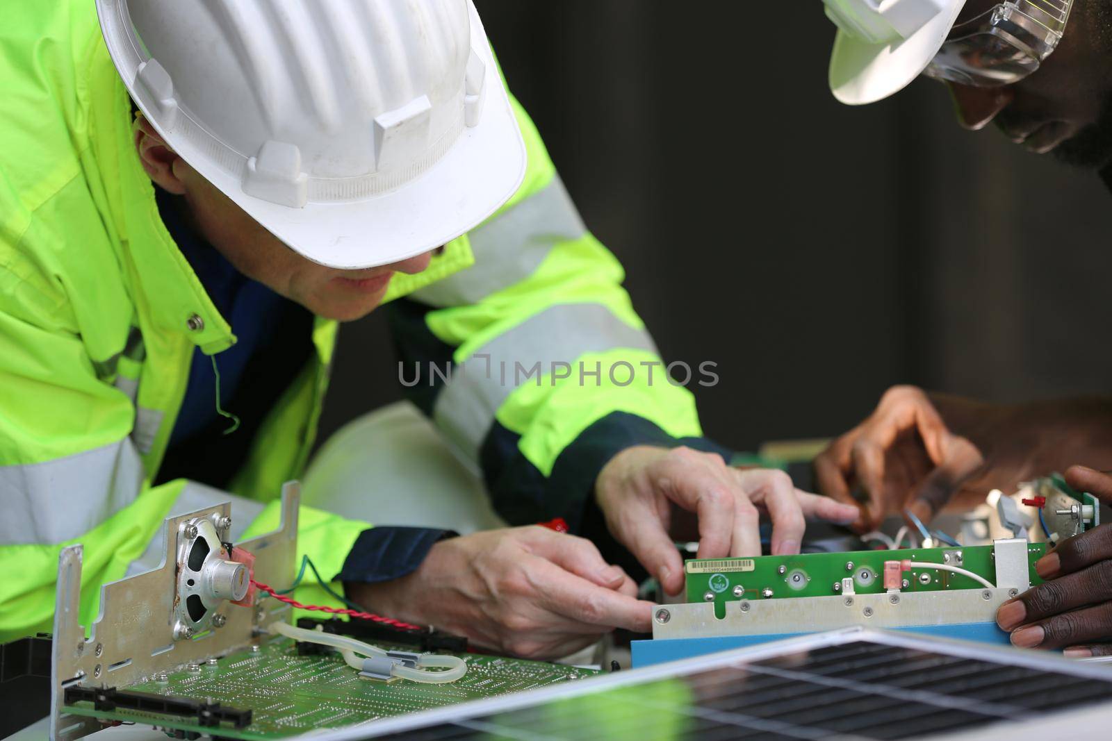 maintenance engineer, Solar energy systems engineer perform analysis solar panels, Portrait of engineer man or worker, people, with solar panels or solar cells on the roof in farm. Power plant with green field, renewable energy source in American. Eco technology for electric power.