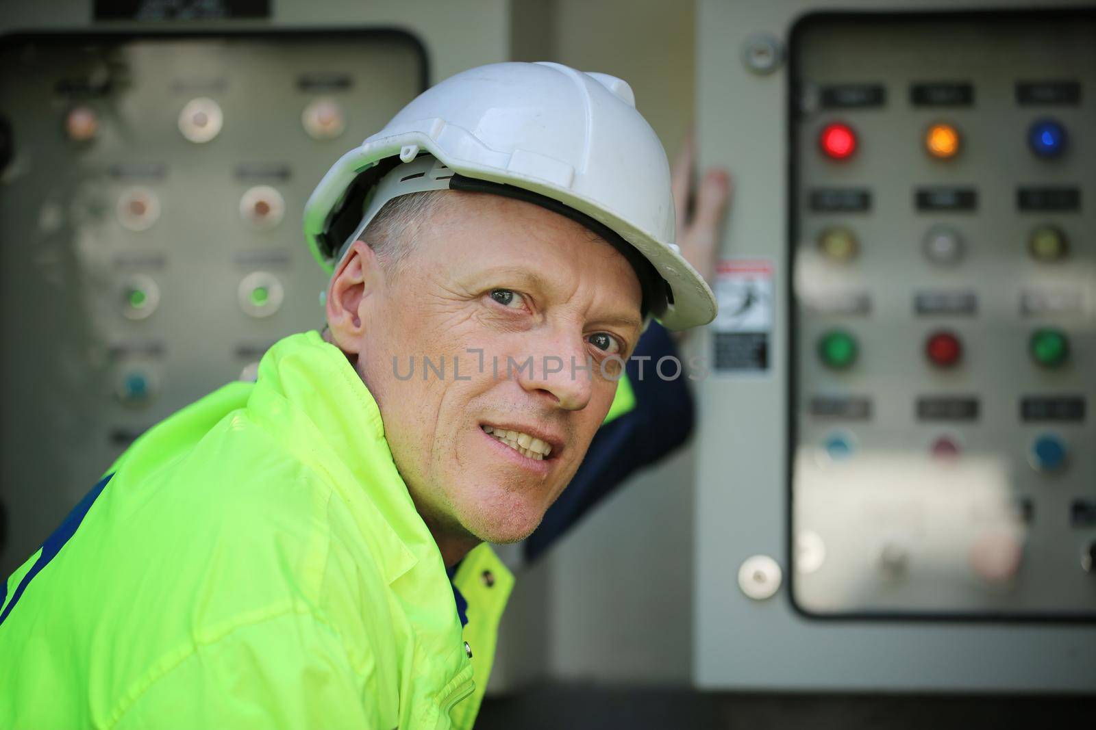 Engineer working on checking and maintenance equipment at solar panels power farm, photovoltaic cell park, green energy concept. by chuanchai