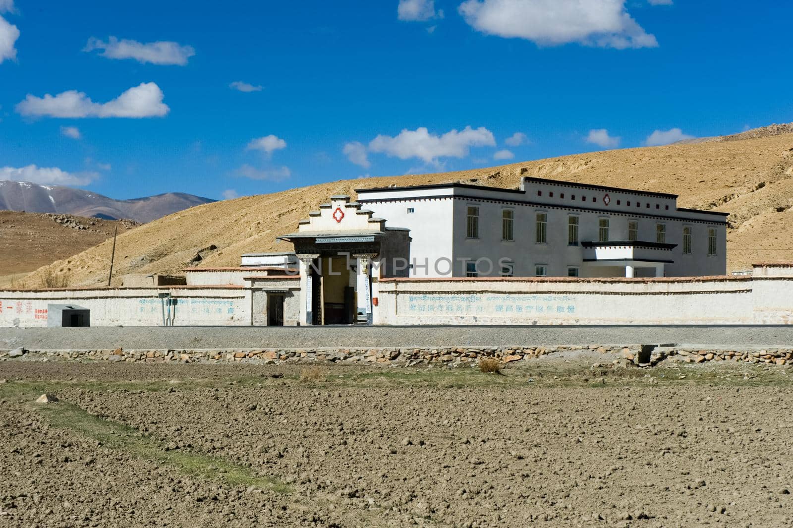 A village in Tibet, a mountain village.