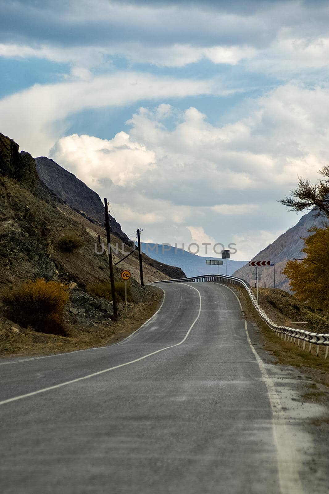 Asphalt road to the mountains. Mountain track on the Altai.