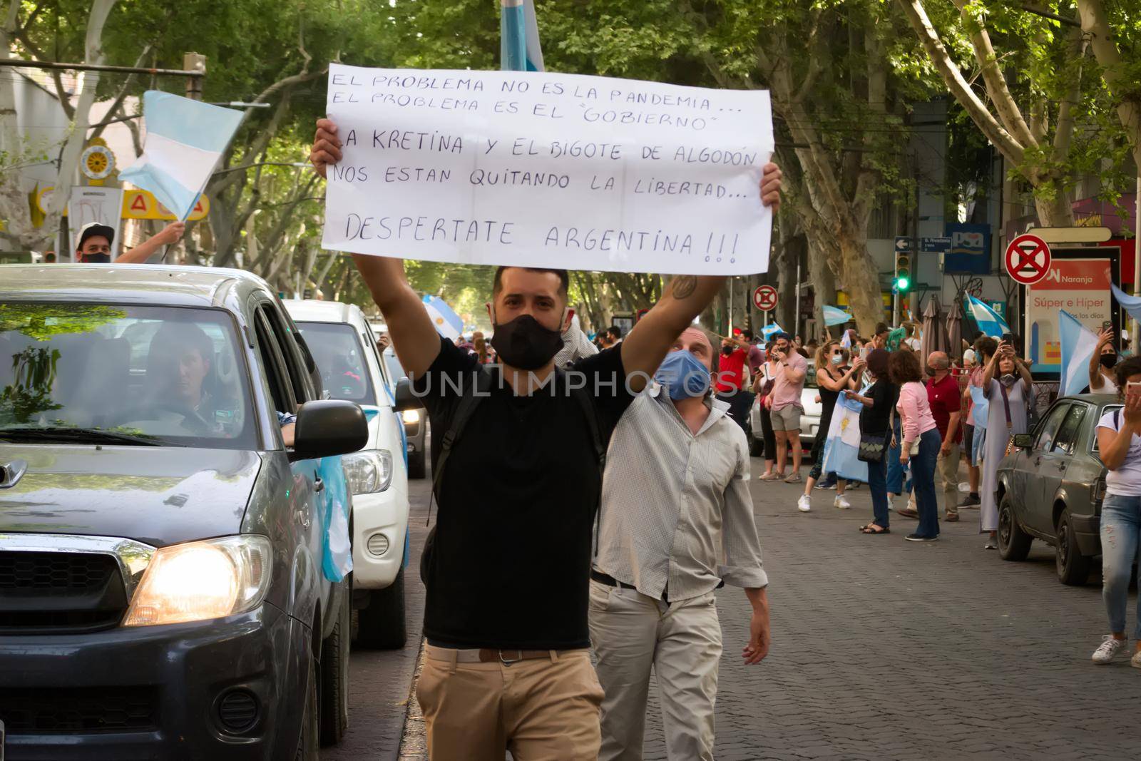 2020-10-12, Mendoza, Argentina: During a protest, a man holds a sign the reads "The problem is not the pandemic, but the government. Wake up, Argentina". by hernan_hyper