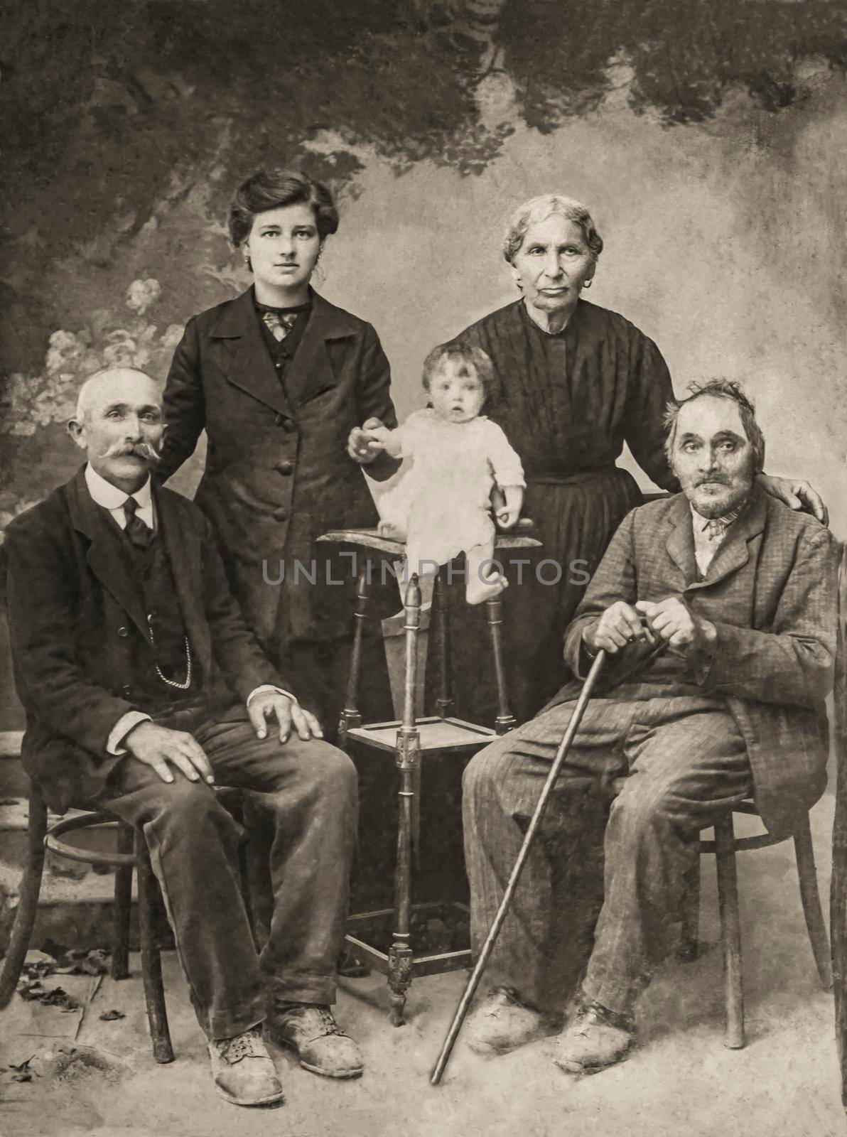 Family picture from the early 1900s by pippocarlot